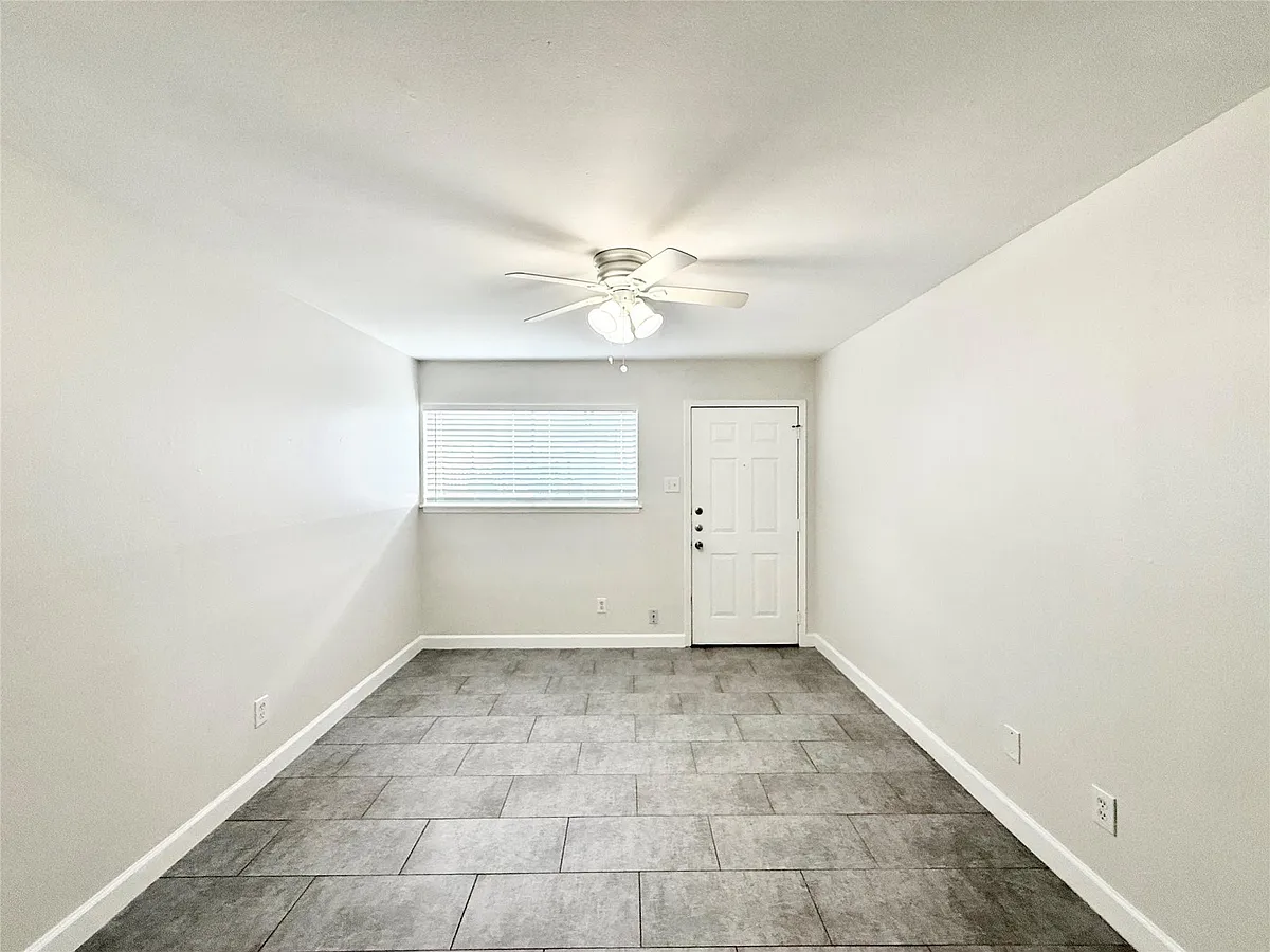 Building Photo - 1141 N Durham Dr #10