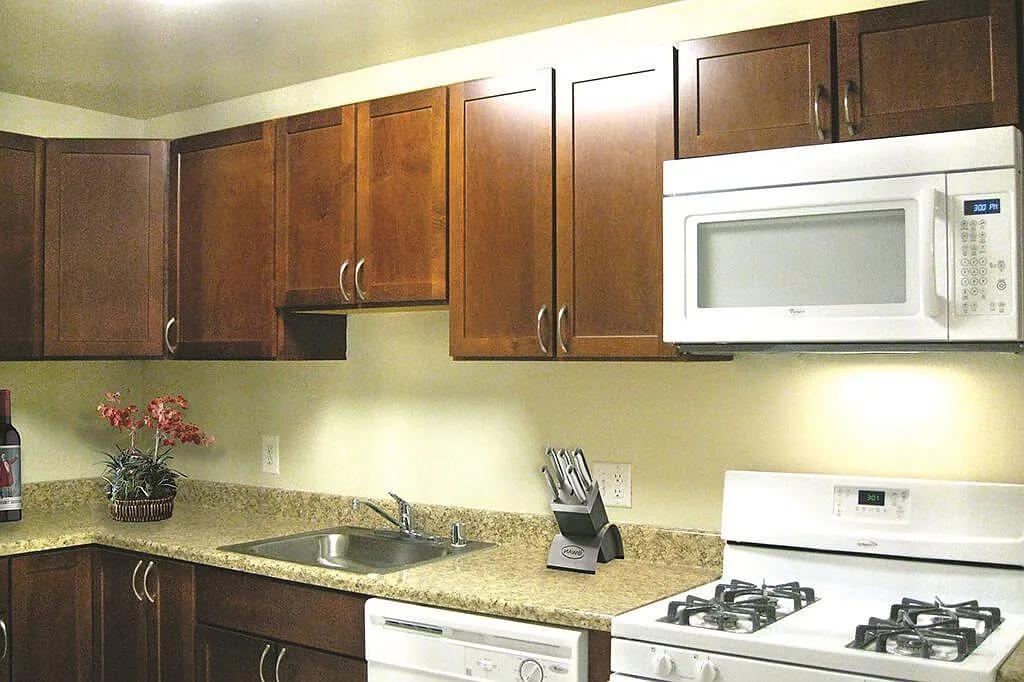 The Manor/The Manor East Apartments — Photo 2