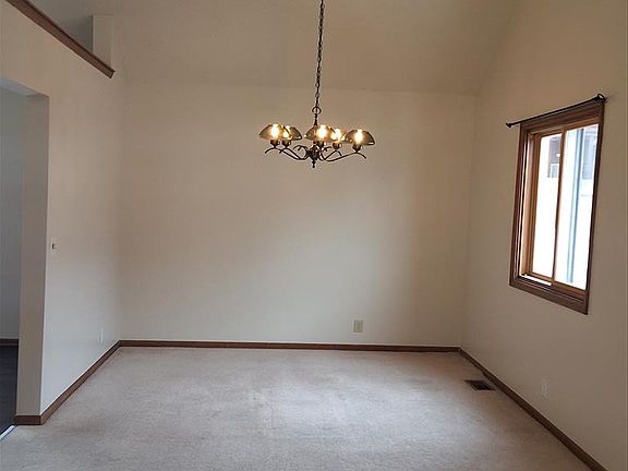 4th image of 10105 S 14th St