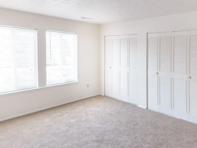 Windsor Gardens Apartments — Photo 113