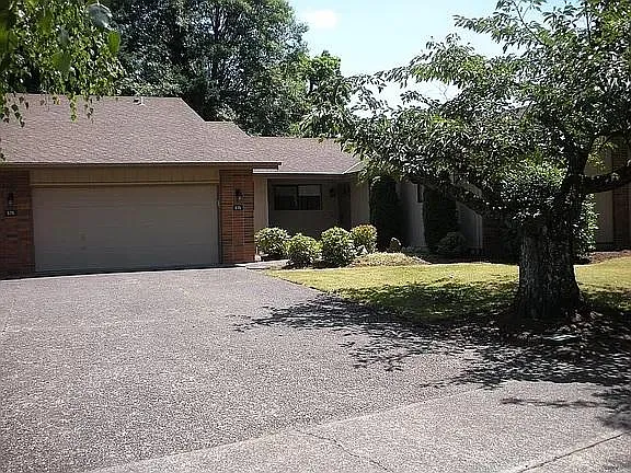 575 Stonegate St — Photo 1