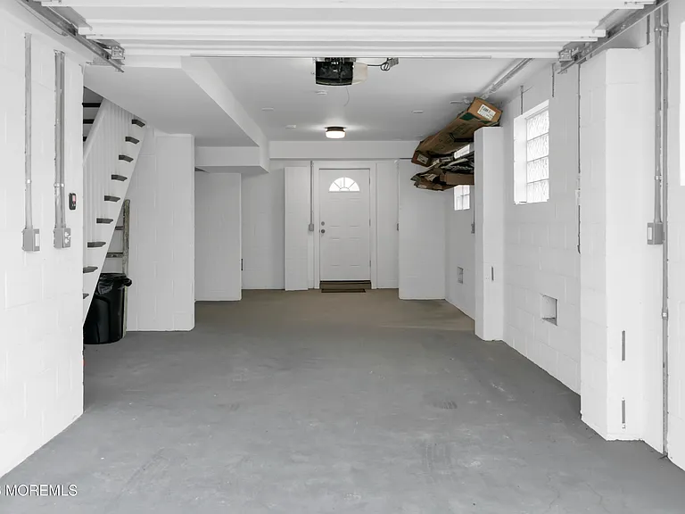 10 NE Church St — Photo 2