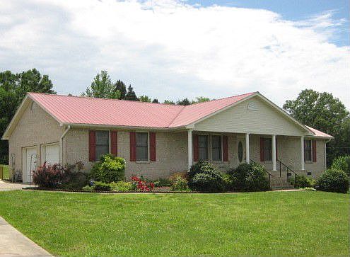 Brick Ranch w/vinyl Trim