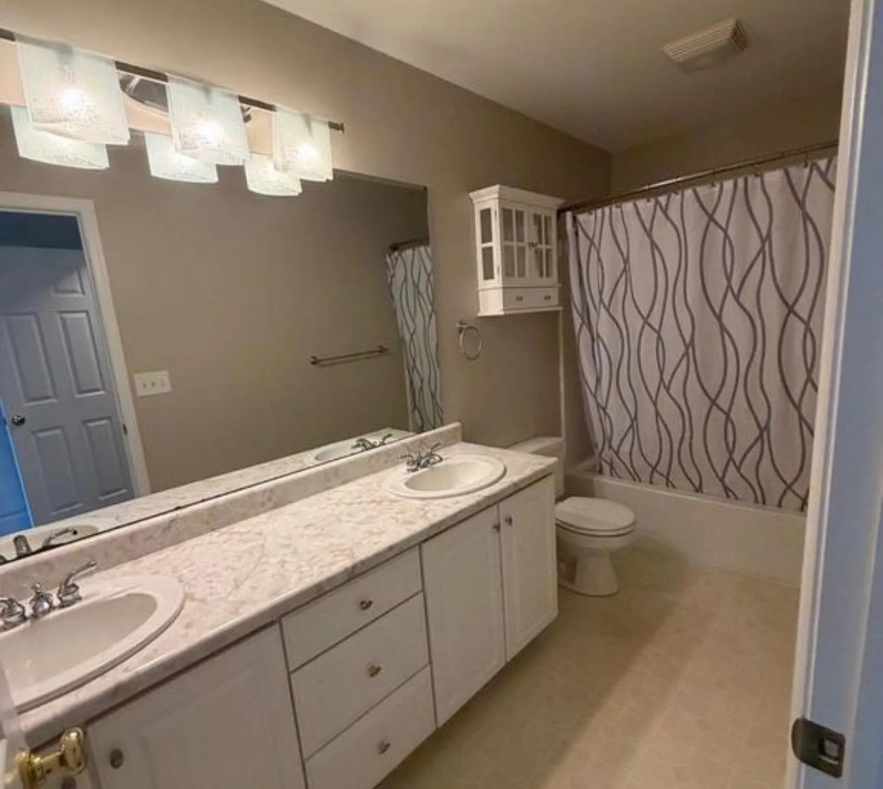 2 bed, 1980 sqft, $2,500 — Photo 4