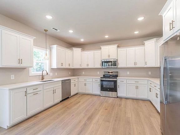2nd image of 240 Berkshire Dr