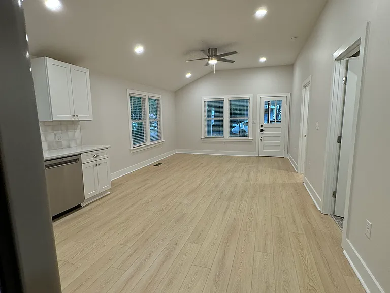1206 Ackers St SW — Photo 5