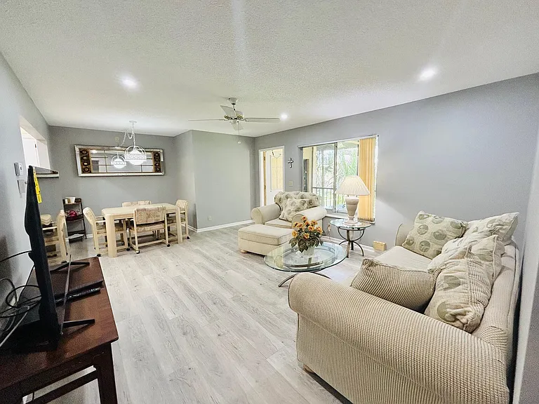 408 Pine Glen Ln #C-2 — Photo 6