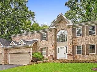 21 Arbor Dr, Streamwood, IL 60107
