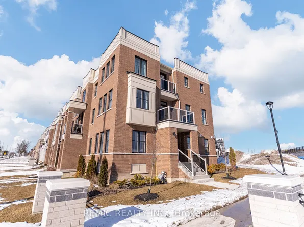 1423 Green Rd, Clarington, ON L1C 7E8