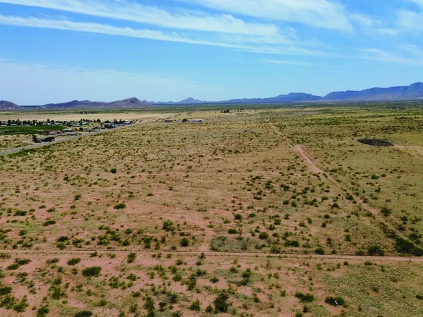 E Geneva St, Pearce, AZ 85625