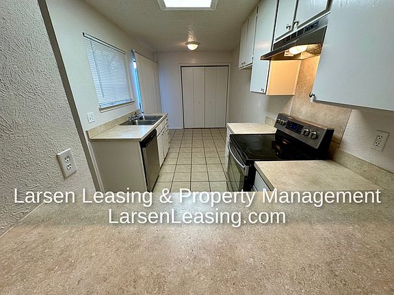 3rd image of 644 Bellaire Dr APT D