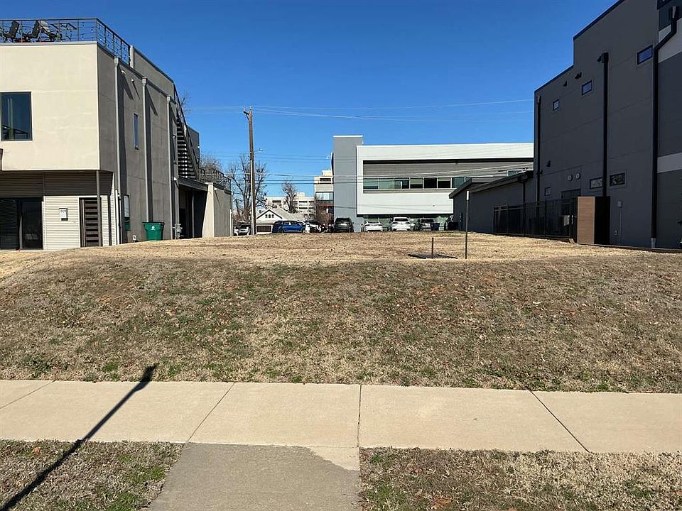 2nd image of 805 NW 8th St Lot 3