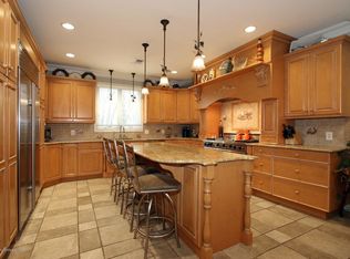 2 Flomar Ave, Leonardo, NJ 07737