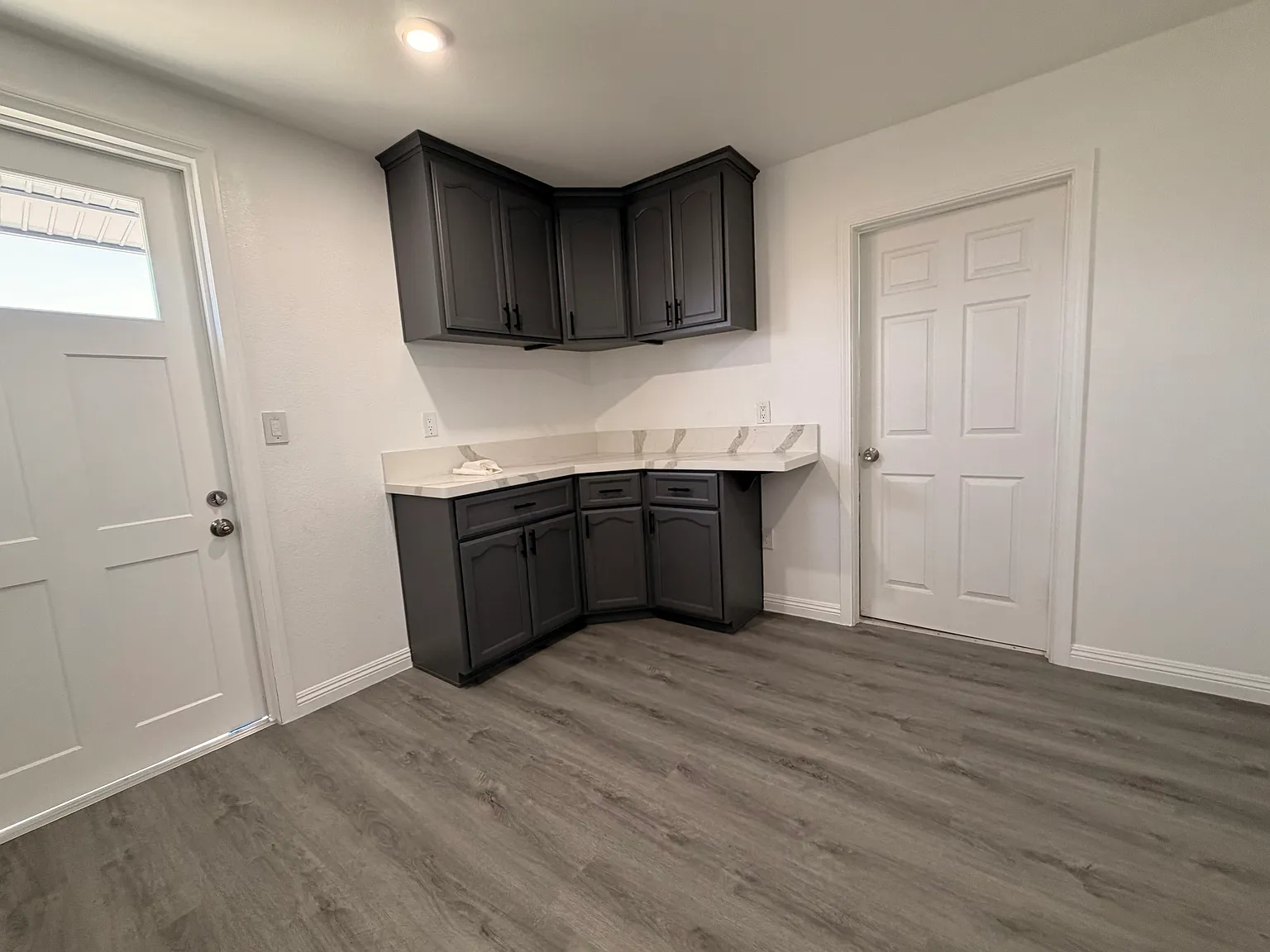 Studio, 570 sqft, $1,100 — Photo 3