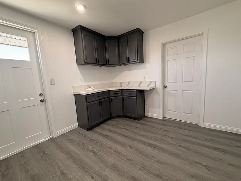 4321 E 4th St #3 — Photo 3