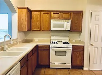 3 bed, 2.0 bath, 1460 sqft, $1,620 — Photo 3