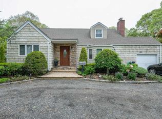 189 Oak St, Deer Park, NY 11729