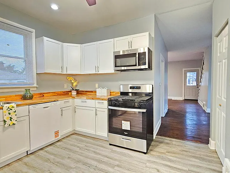309 Derby St — Photo 4