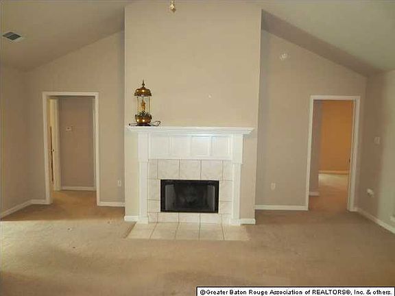 4th image of 16071 Creekround Dr