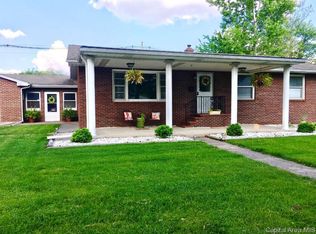 711 N Charles St, Carlinville, IL 62626