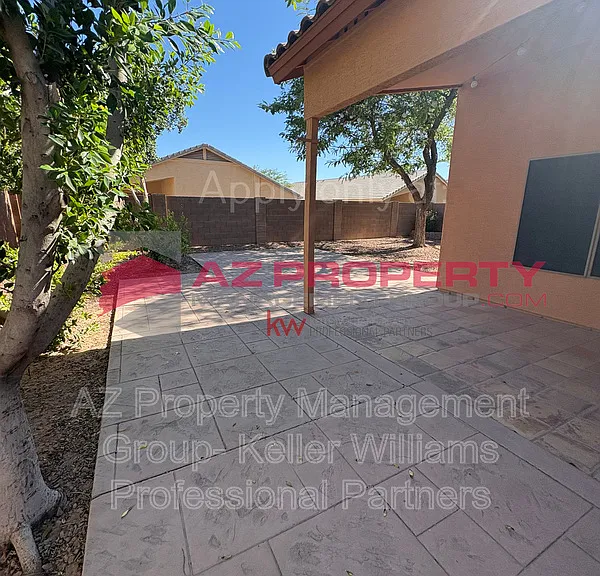 15745 W Latham St — Photo 6