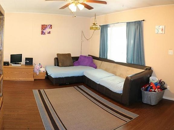 4th image of 935 Gary Dr
