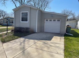 1152 Richard Rd, Elgin, IL 60123