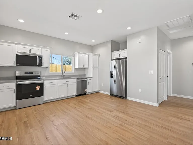 739 S Central Ave #2 — Photo 35