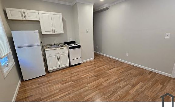 3rd image of 738 Savin Ave