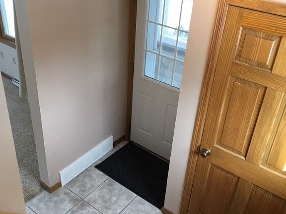 4th image of 815 Wells St