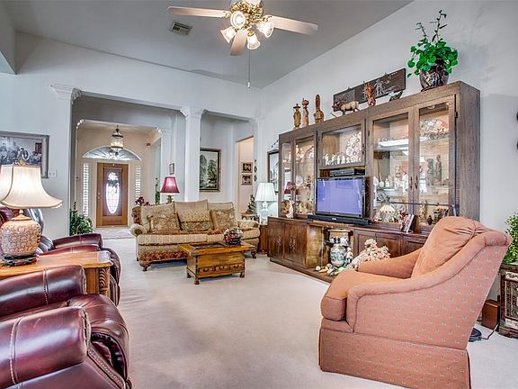 5th image of 218 Rosemary Ln