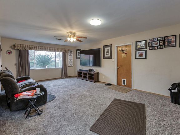 5th image of 1055 E Dinuba Ave
