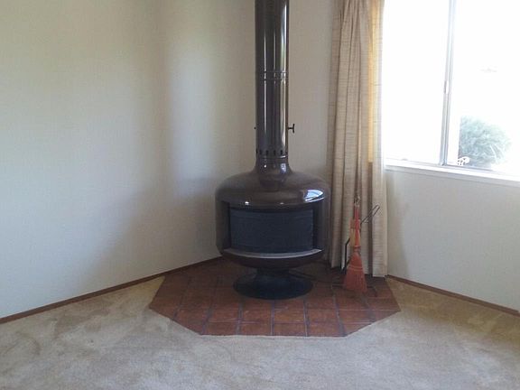2nd image of 715 Heather Ct