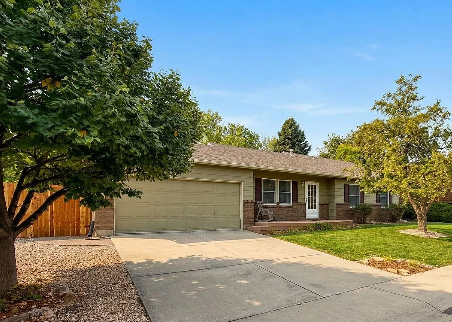 Charming 3-Bed, 2-Bath Home in Peaceful Wagon Wheel Neighborhood — Photo 2