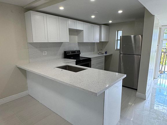 5th image of 8000 Fairview Dr APT 209