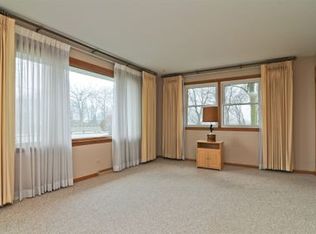 4060 Rudd Ct, Gurnee, IL 60031