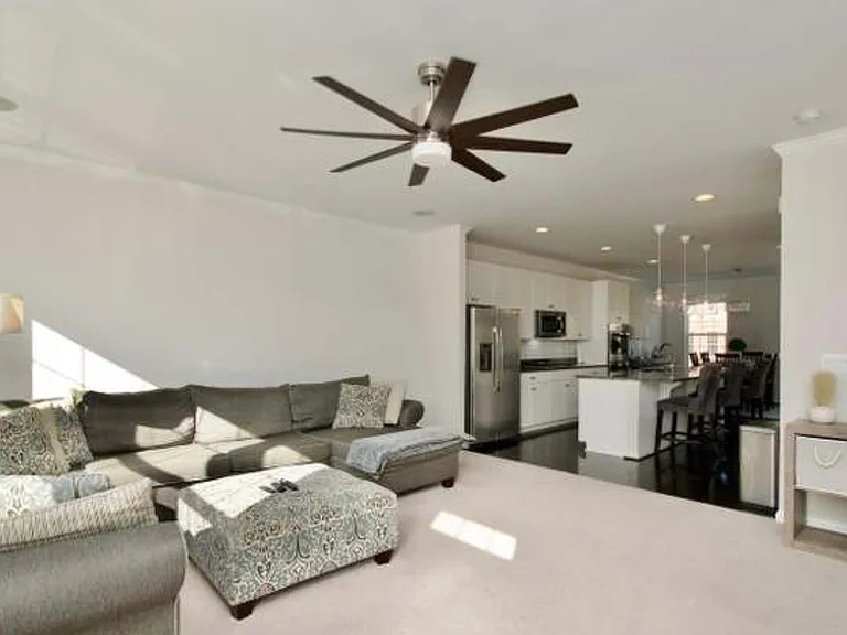 7812 Crescent Park Dr — Photo 1