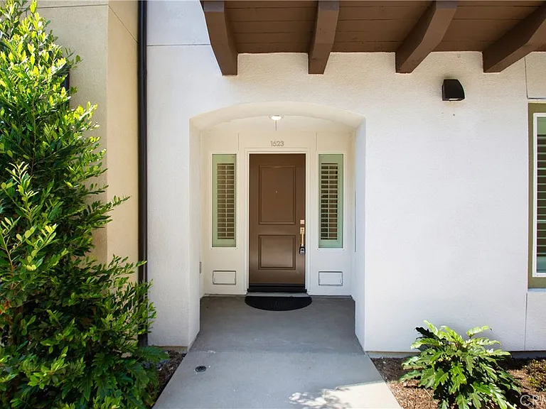 1523 Doheny Way — Photo 2