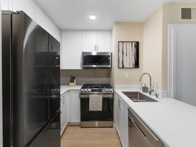 Valley Apartments - 230 N Valley St Burbank CA | Zillow