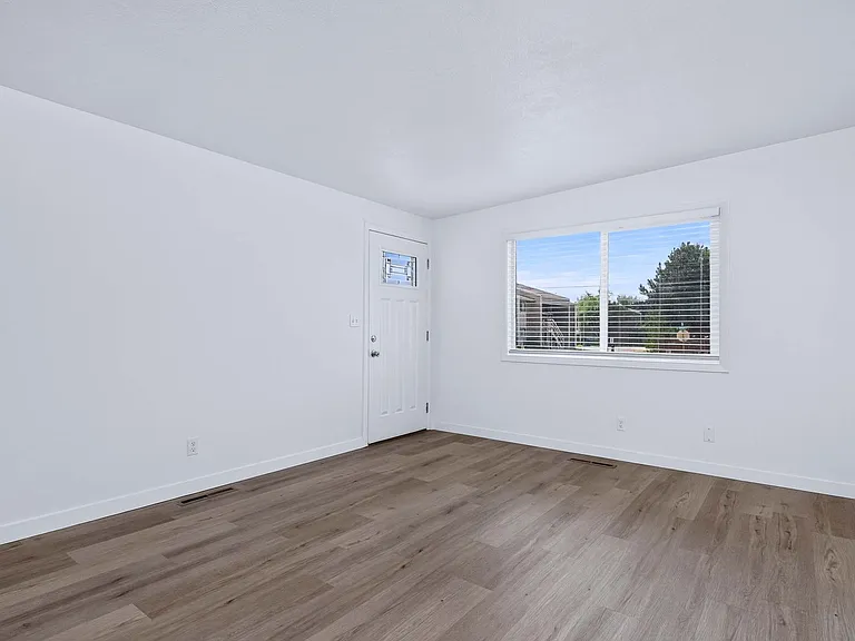 4902 W Targee St — Photo 5