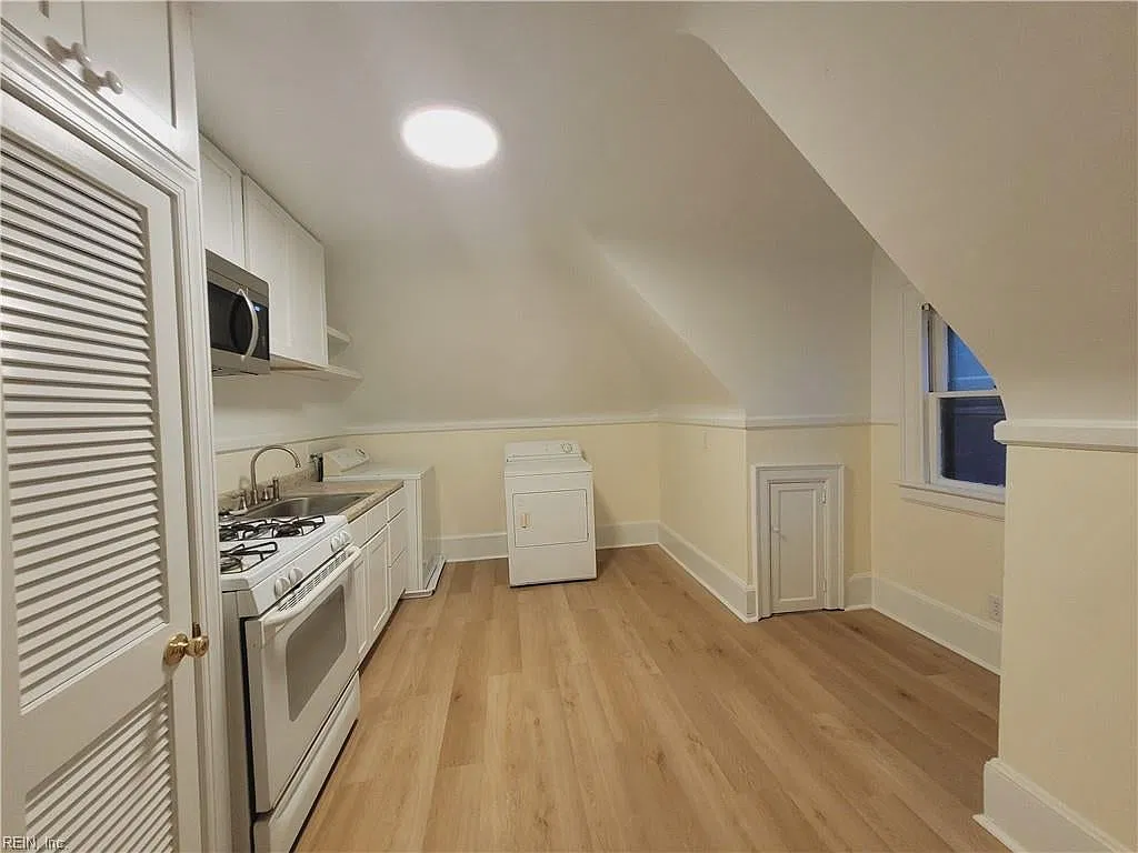 2 bed, 1.0 bath, 1196 sqft, $1,500 — Photo 3