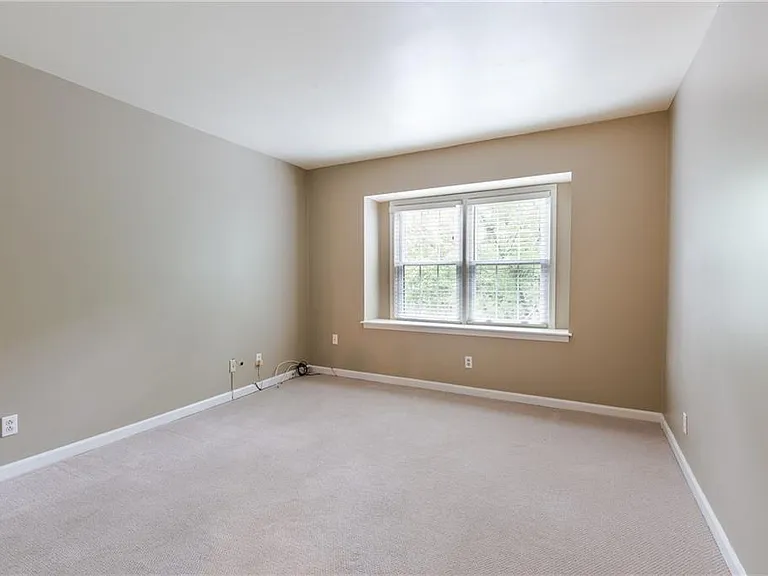 82 Montre Sq NW — Photo 30