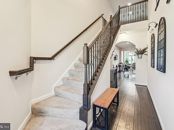 4th image of 8329 Pondview Dr