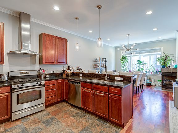 4th image of 1154 W Diversey Pkwy APT 2W