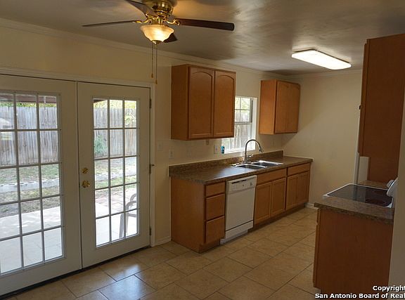 5th image of 805 Hickory Hill Dr