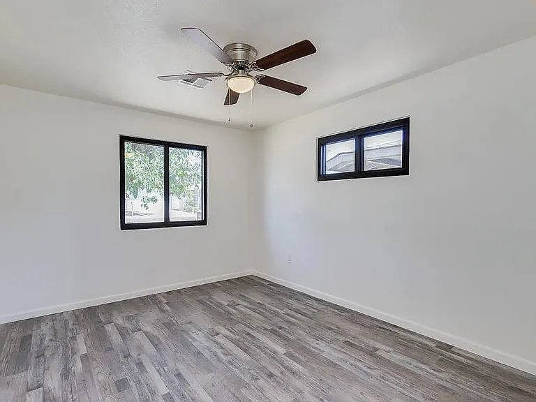 1221 E Henry St — Photo 27