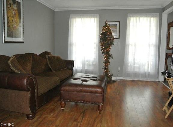3rd image of 572 Westminster Cir