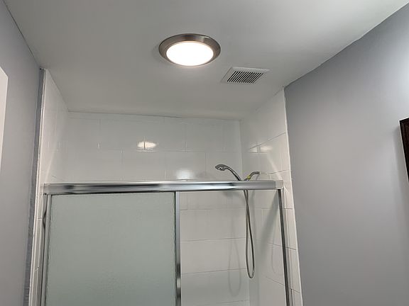 3rd image of 627 N Alexandria Ave #3