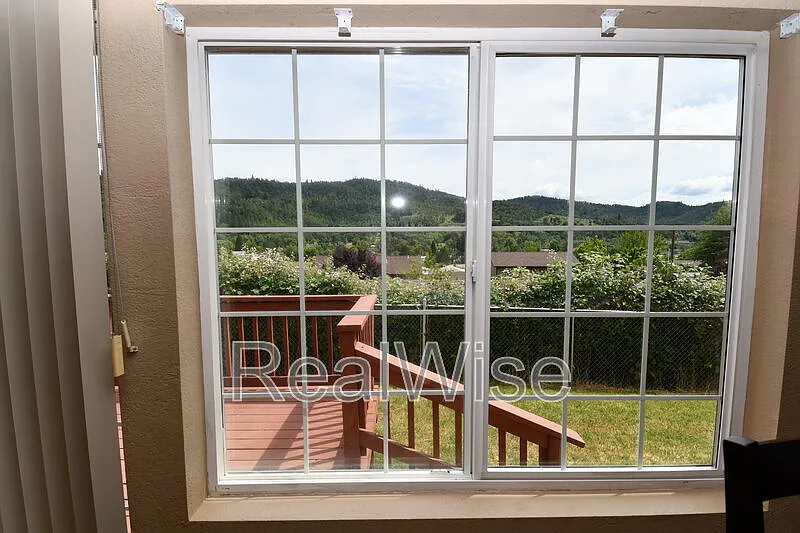 3 bed, 2.0 bath, 1456 sqft, $1,875 — Photo 3