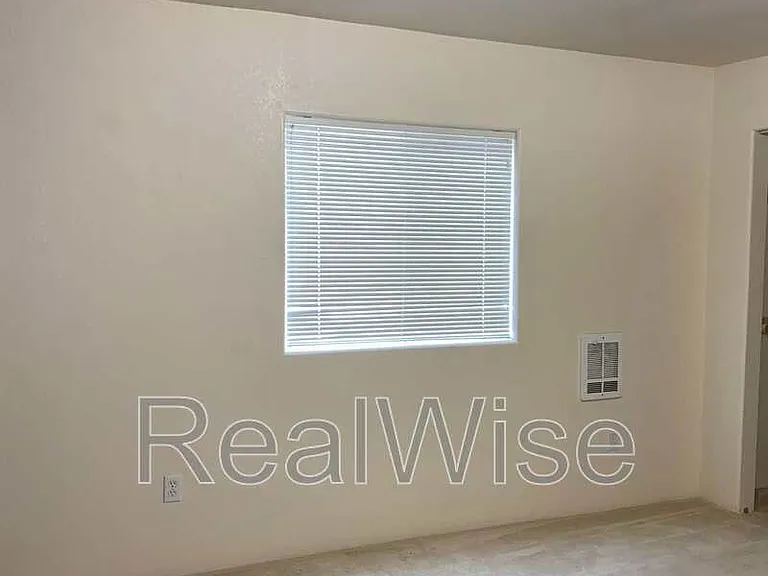 2564 NE Douglas Ave — Photo 25